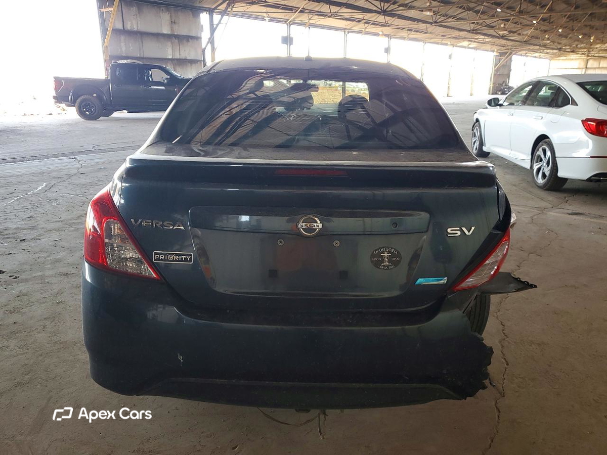 Nissan Versa 2015