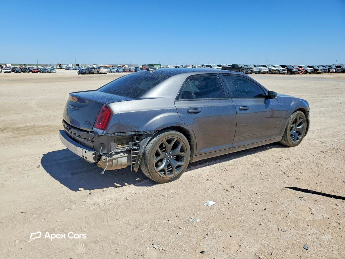 Chrysler 300 2021