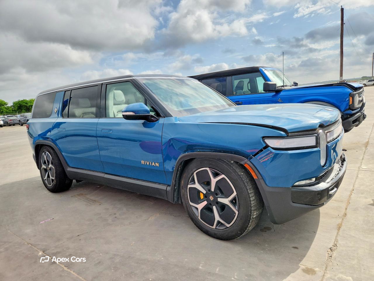 Rivian R1S 2023