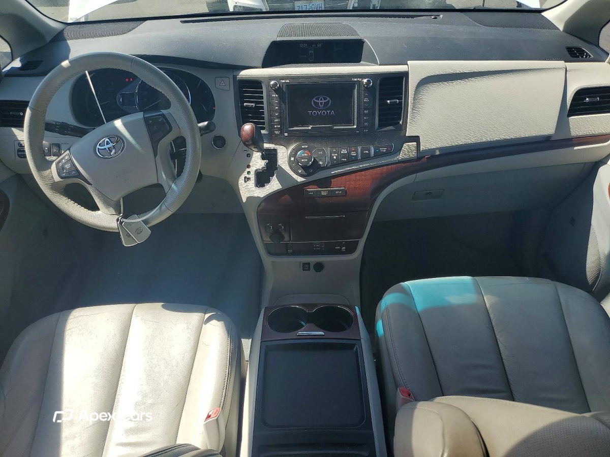 Toyota Sienna 2011