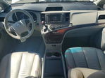 Toyota Sienna 2011