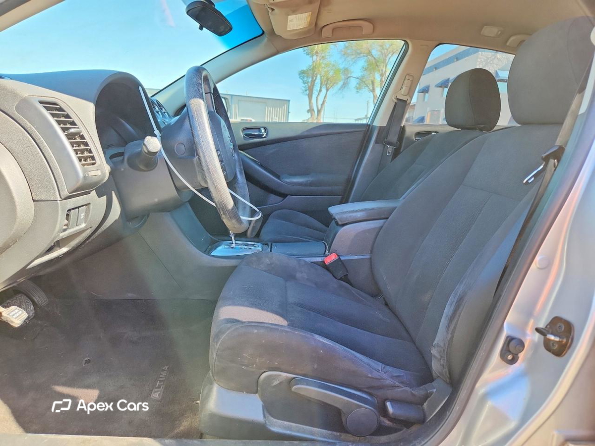 Nissan Altima 2010