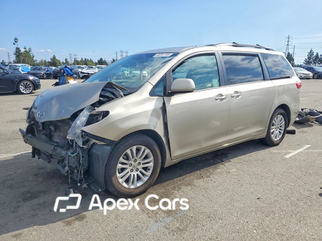Toyota Sienna 2016 - Image 1 of 15