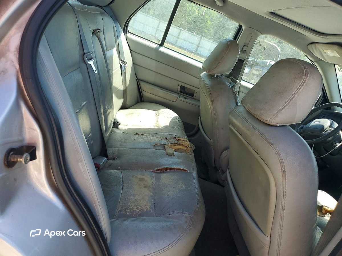 Ford Crown Victoria 2004