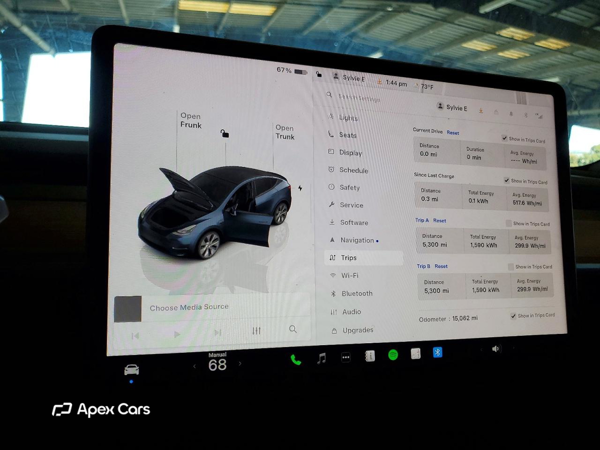 Tesla Model Y 2024