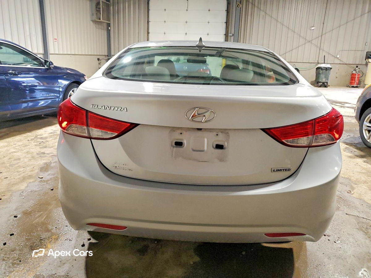 Hyundai Elantra 2012