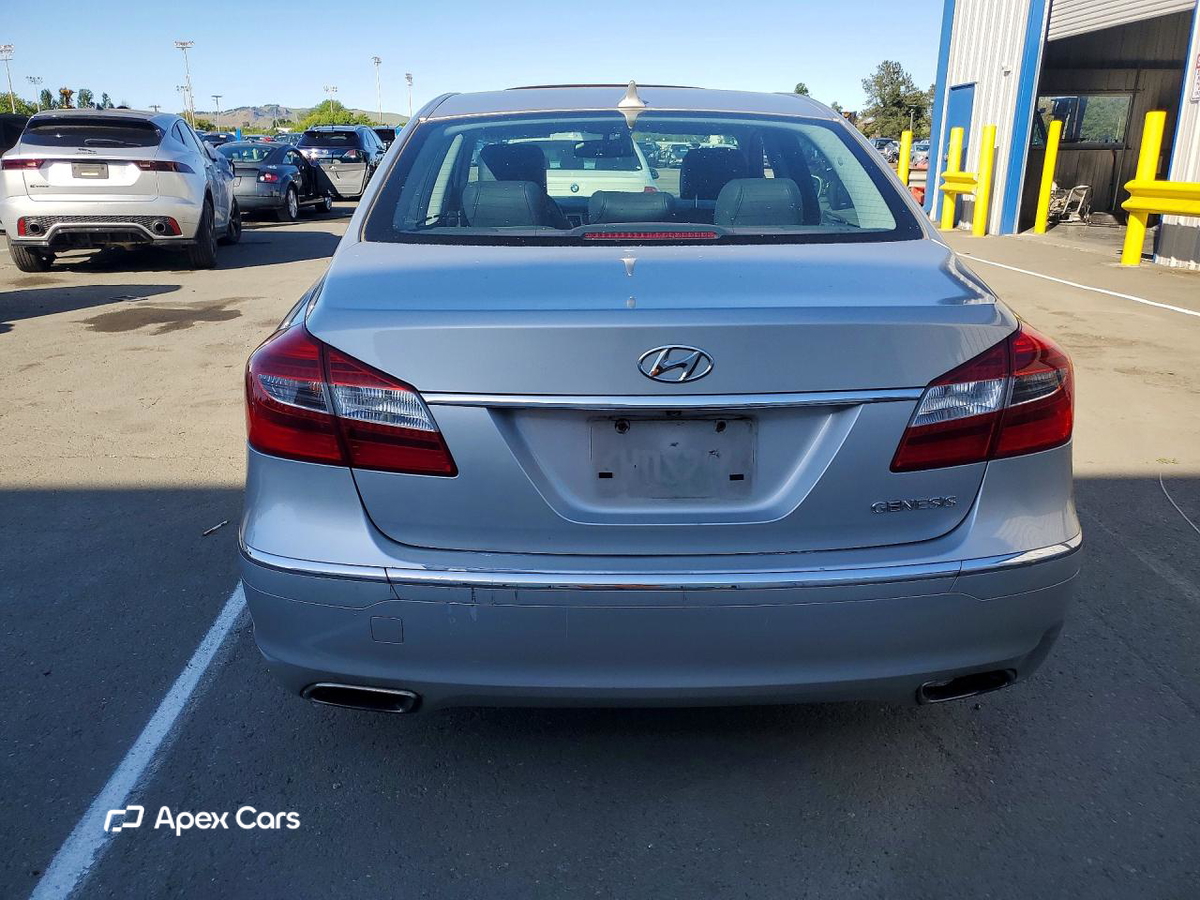 Hyundai Genesis 2012