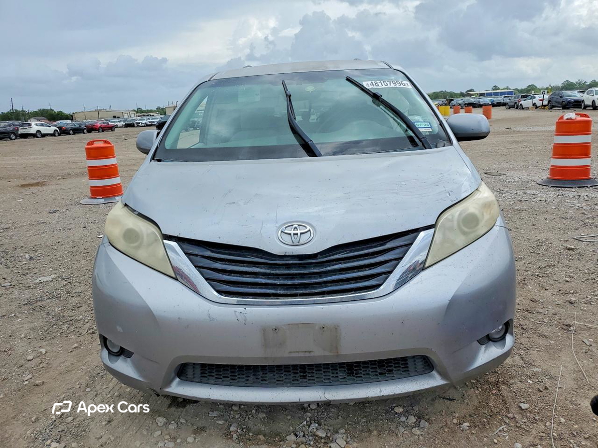 Toyota Sienna 2012