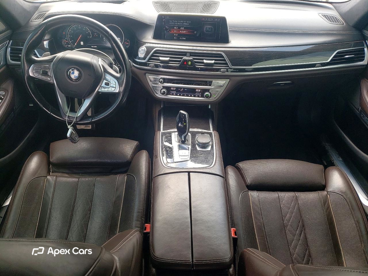 BMW Series 7 2016