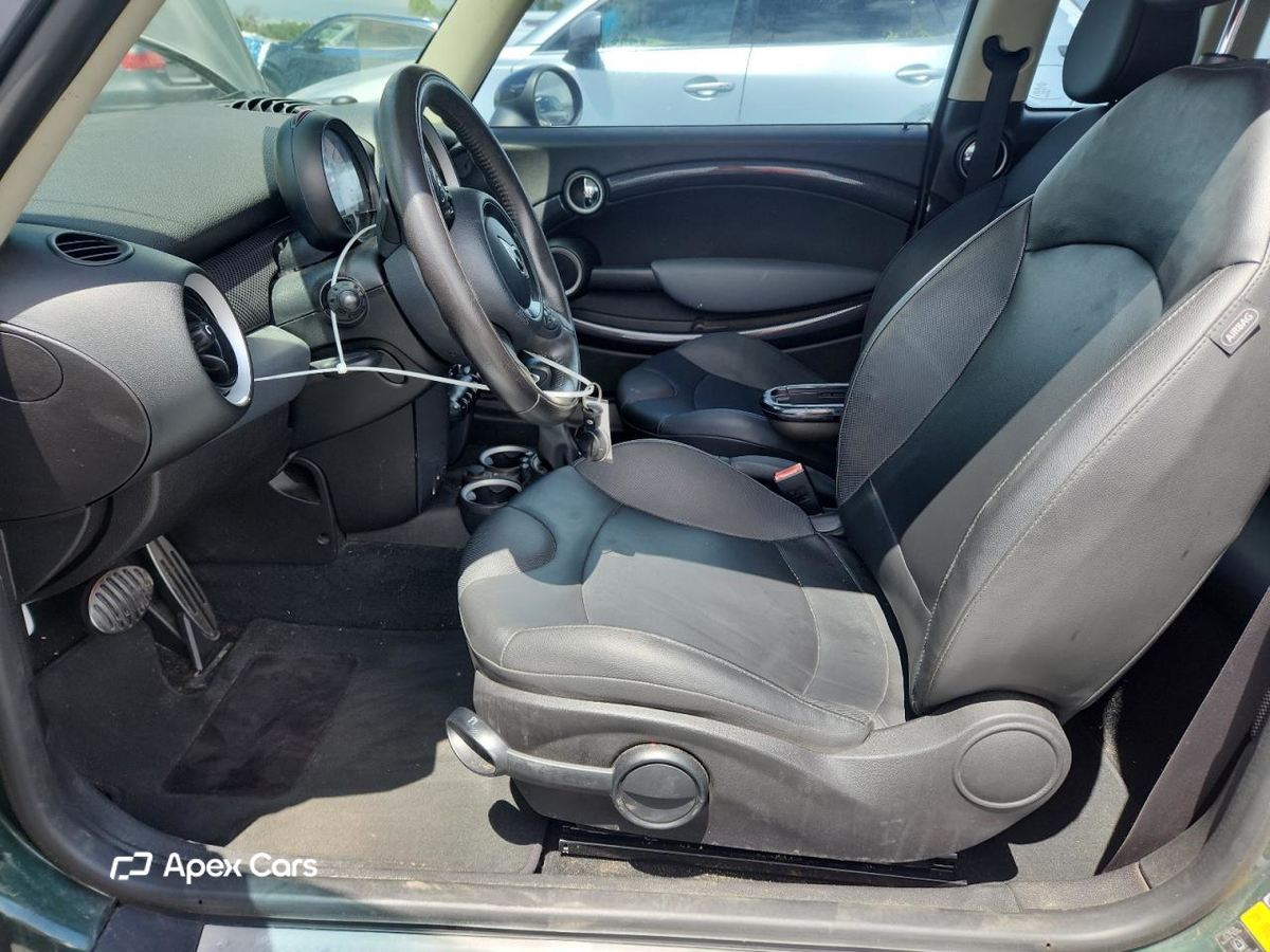 MINI Cooper 2011