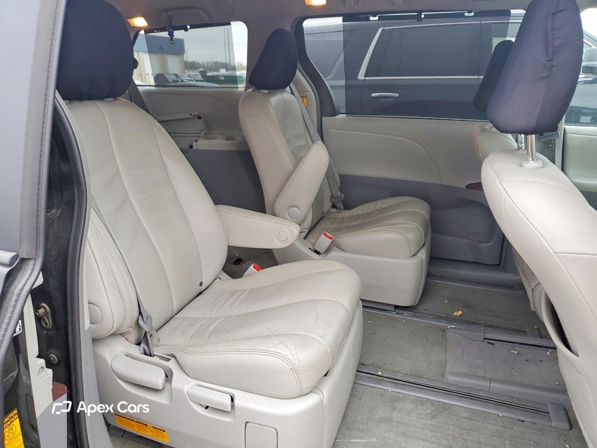 Toyota Sienna 2013
