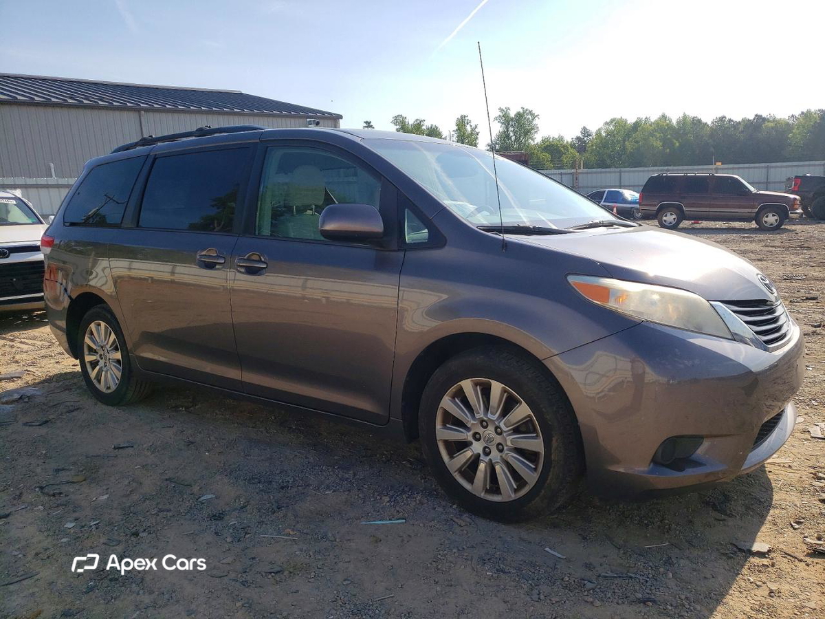 Toyota Sienna 2013