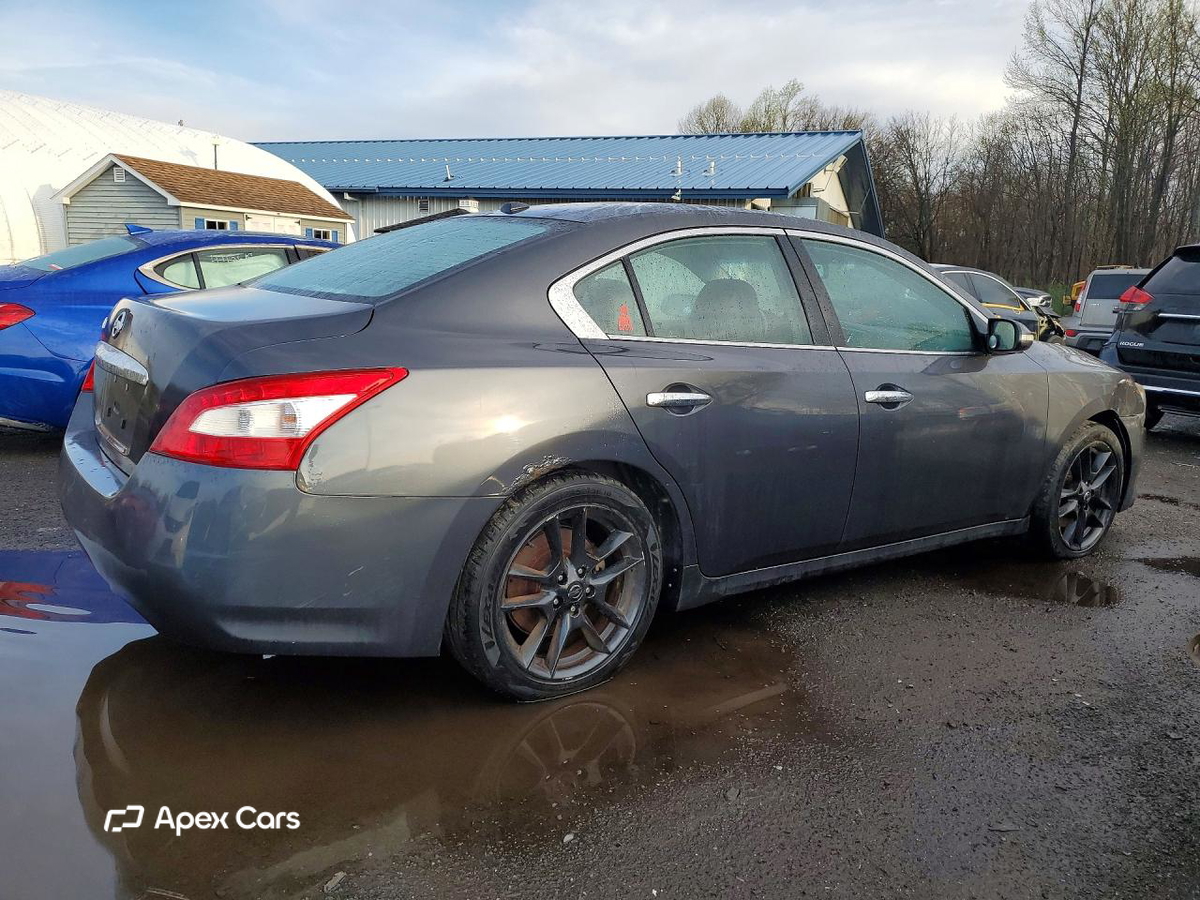 Nissan Maxima 2010