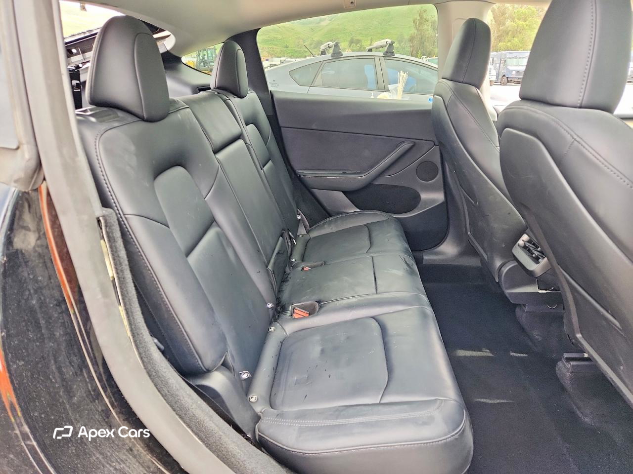 Tesla Model Y 2025