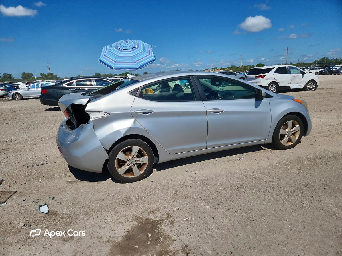Hyundai Elantra 2012