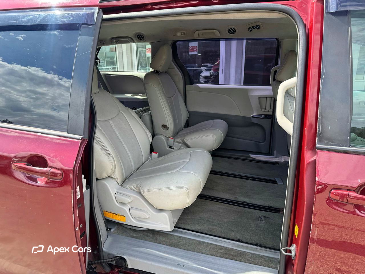 Toyota Sienna 2012