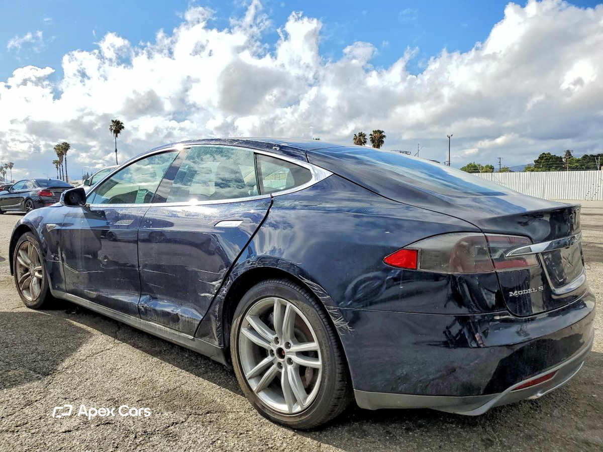 Tesla Model S 2015