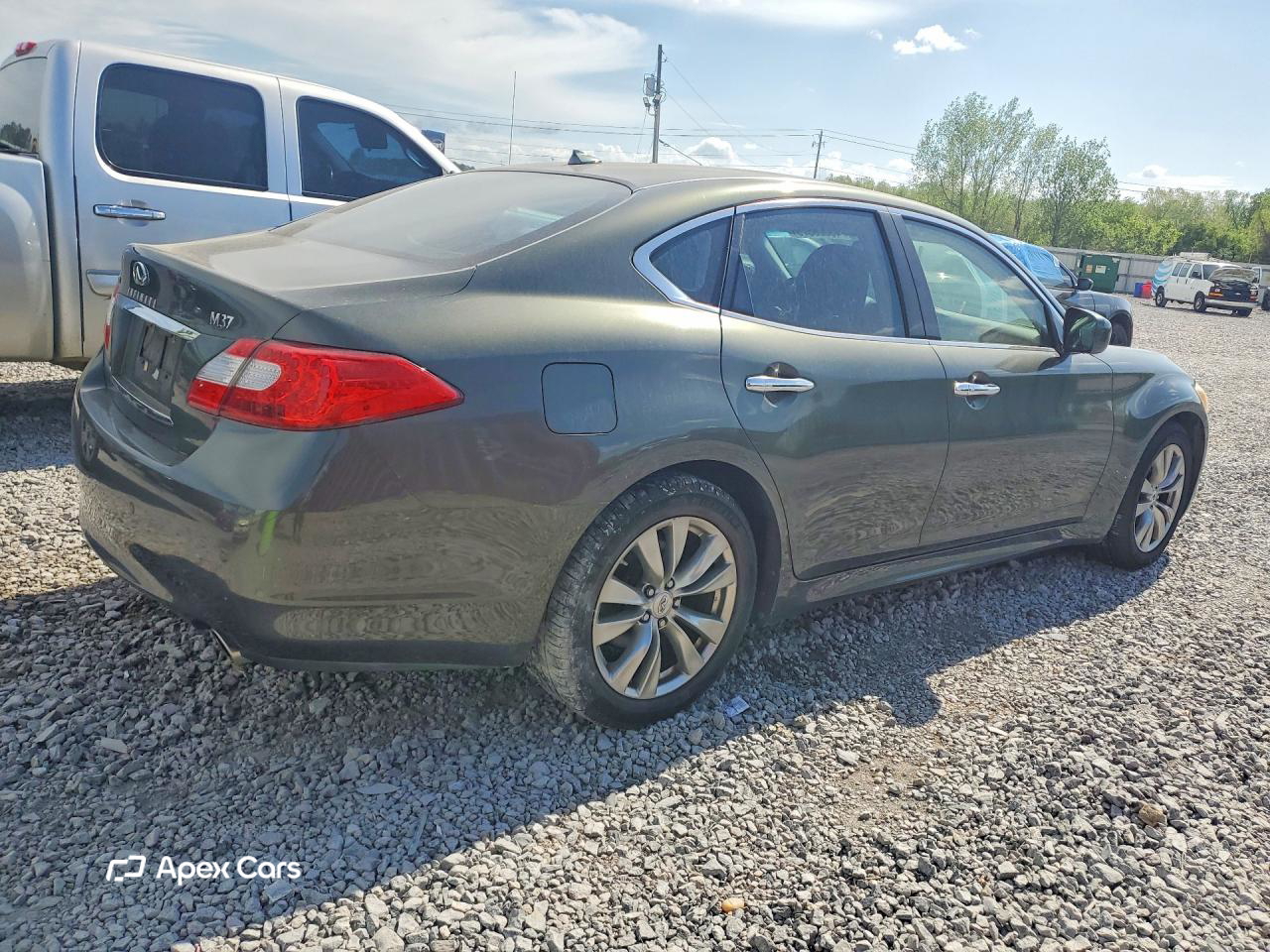 Infiniti M 2013