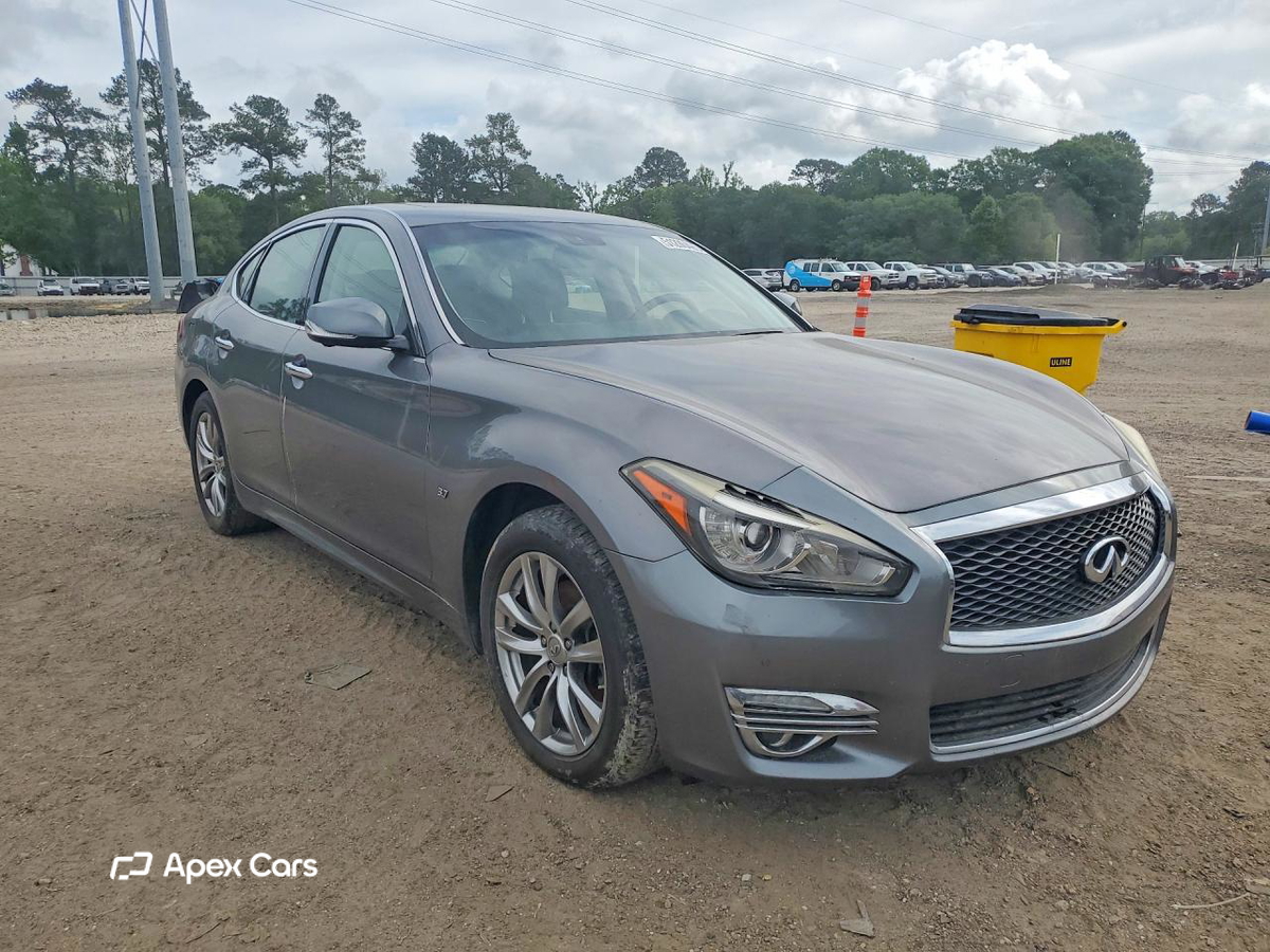 Infiniti Q70 2015