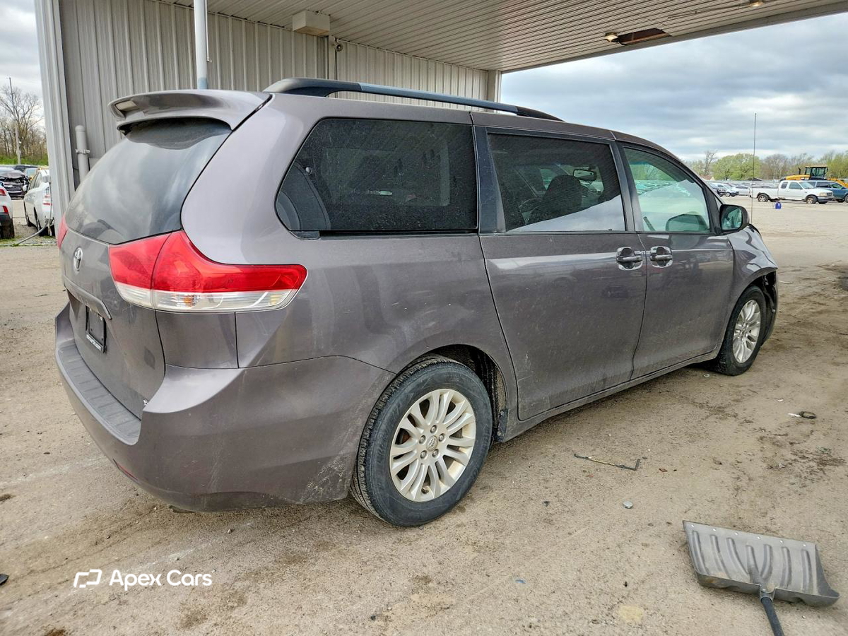 Toyota Sienna 2014