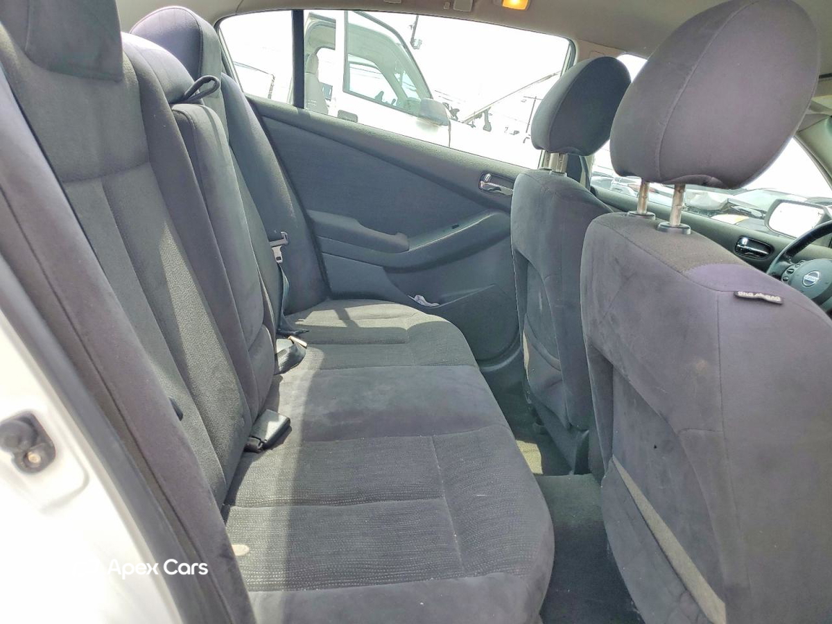 Nissan Altima 2010