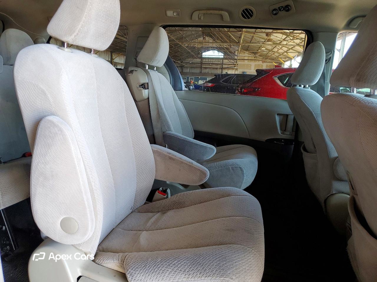 Toyota Sienna 2011
