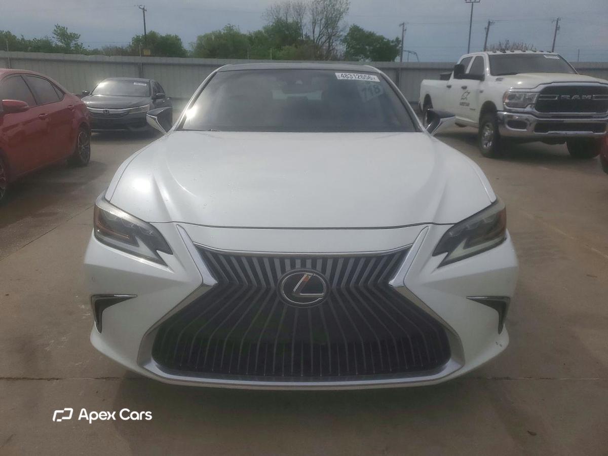 Lexus ES 2019
