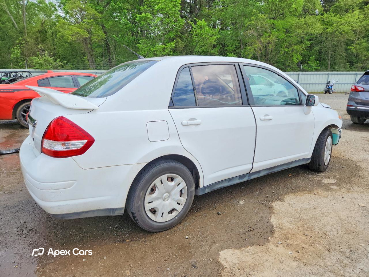 Nissan Versa 2011