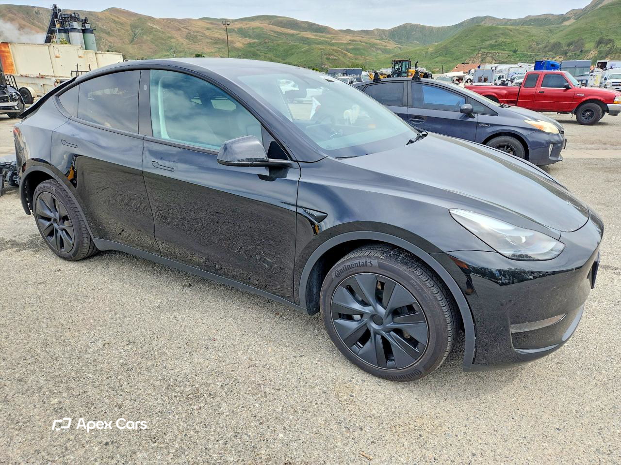 Tesla Model Y 2025