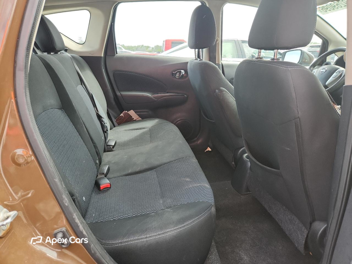 Nissan Versa 2015