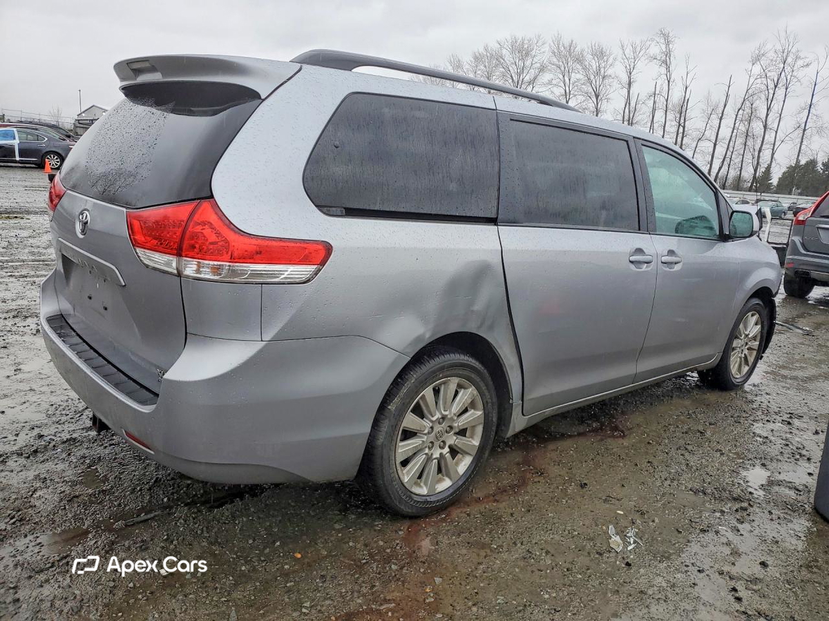 Toyota Sienna 2012