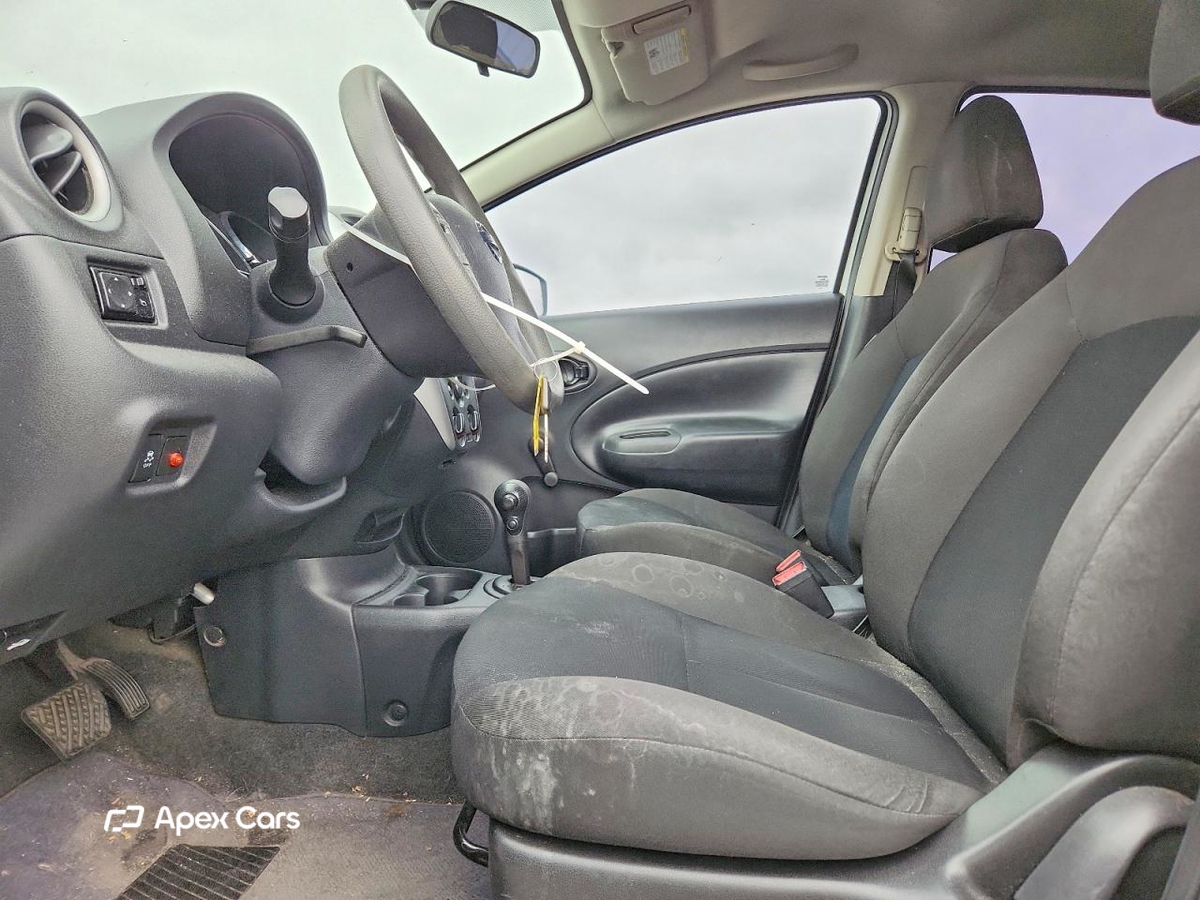 Nissan Versa 2015