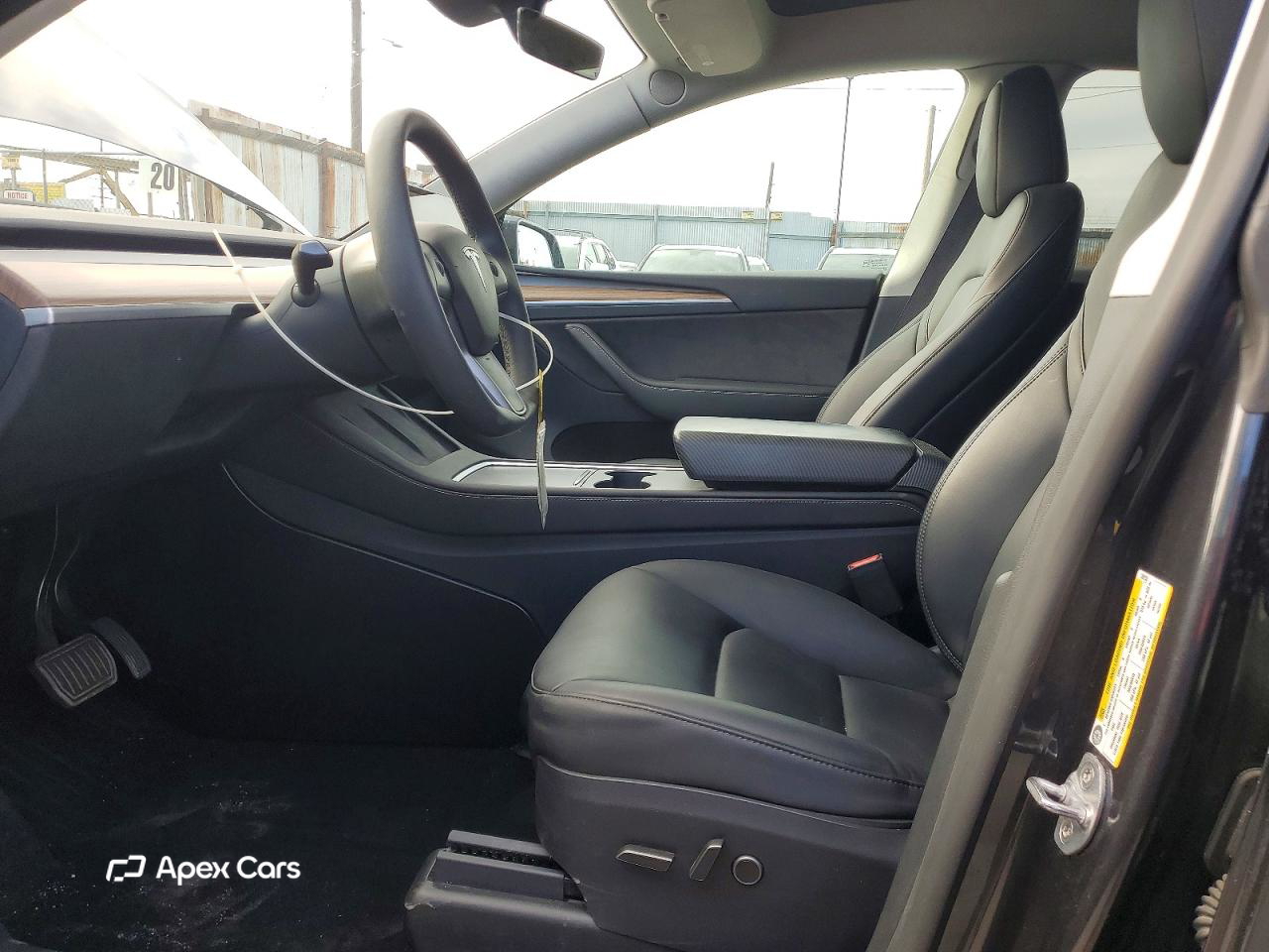 Tesla Model Y 2025