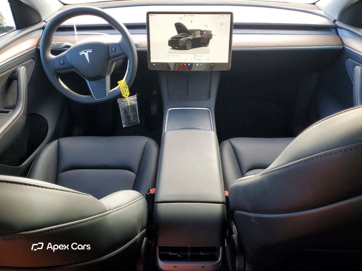Tesla Model Y 2025