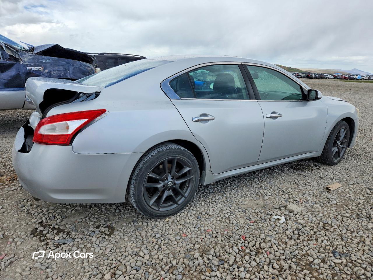 Nissan Maxima 2011