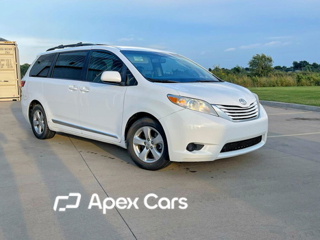 Toyota Sienna 2015 - Image 1 of 10