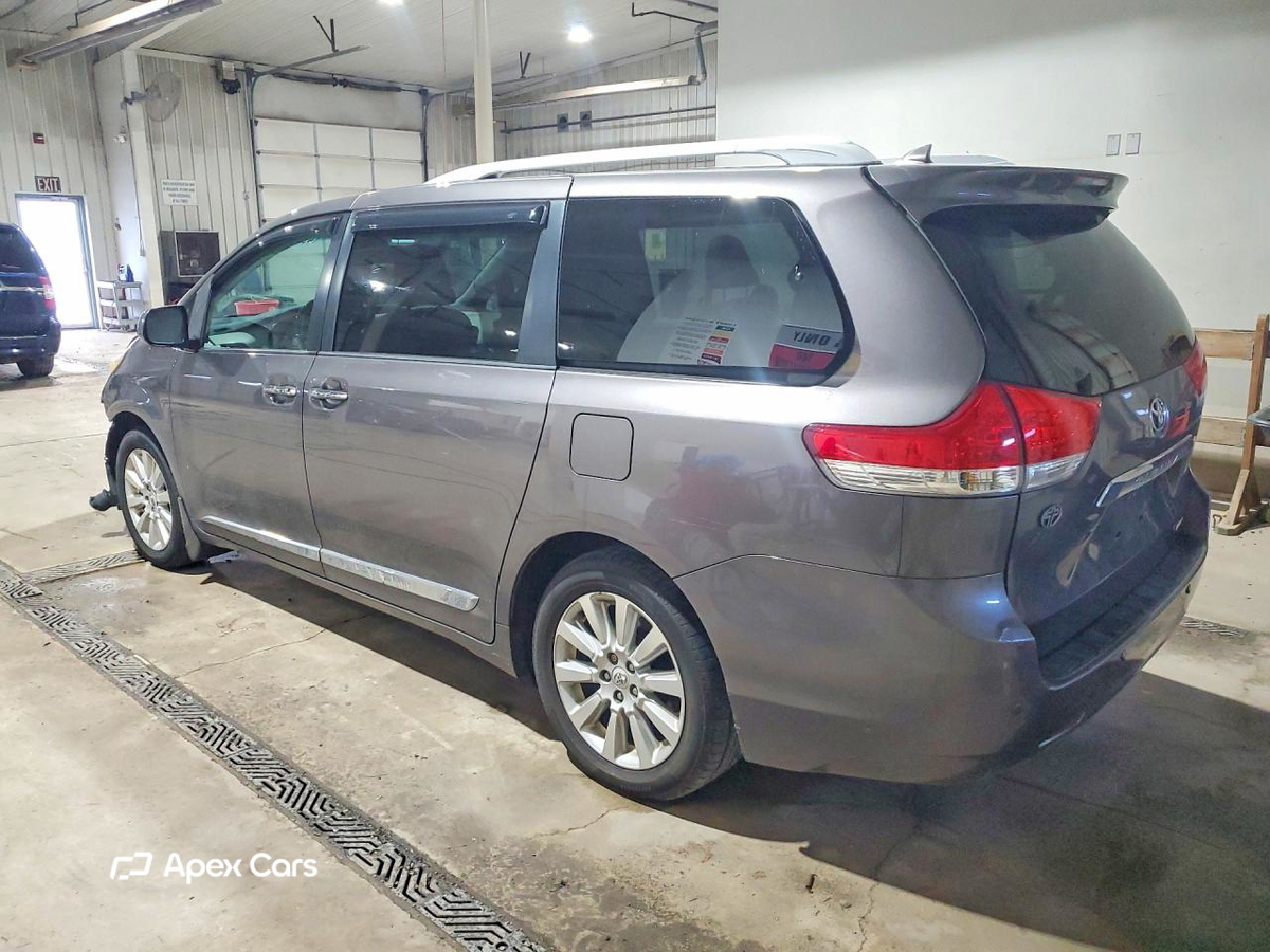 Toyota Sienna 2011