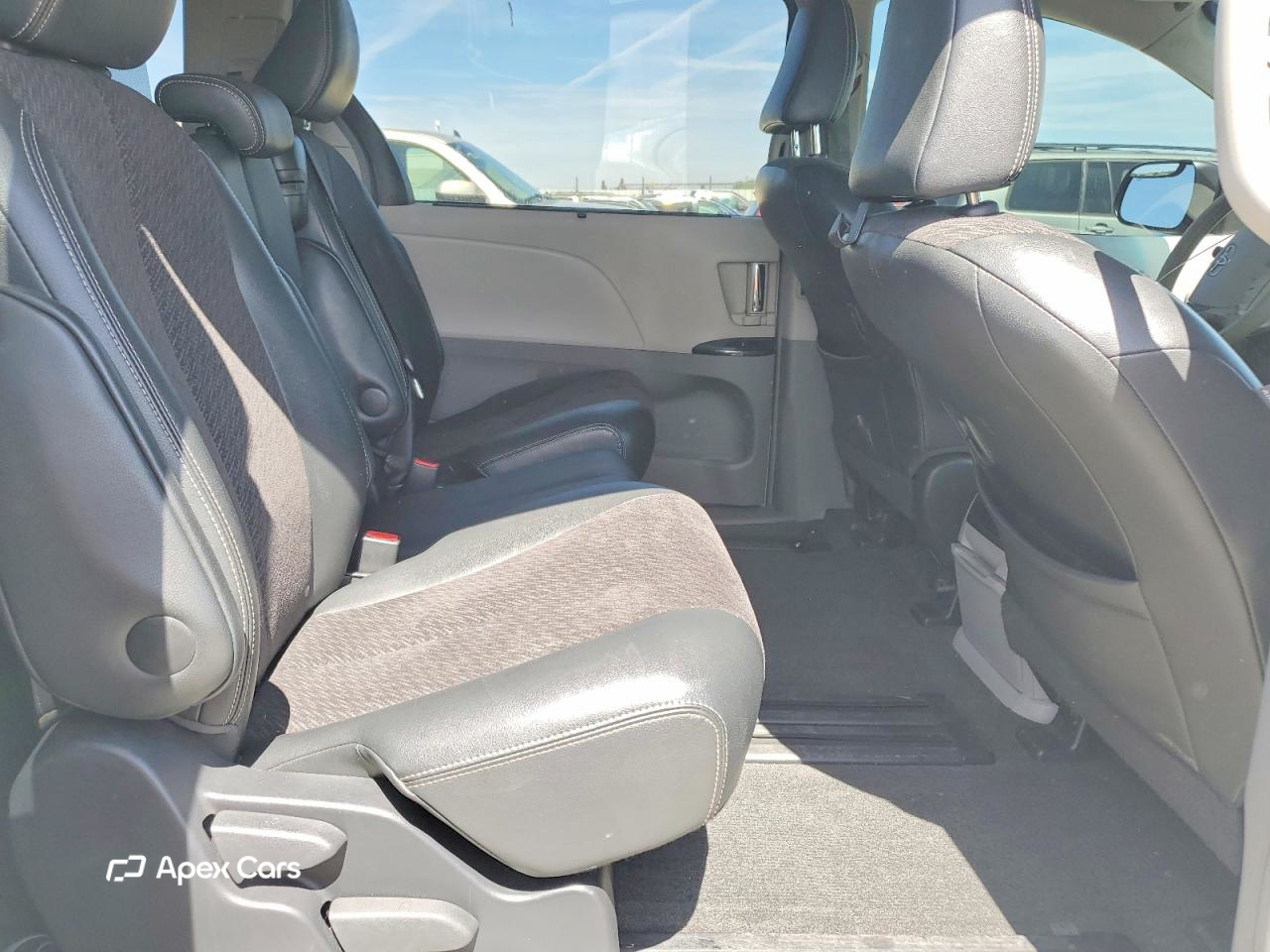 Toyota Sienna 2011