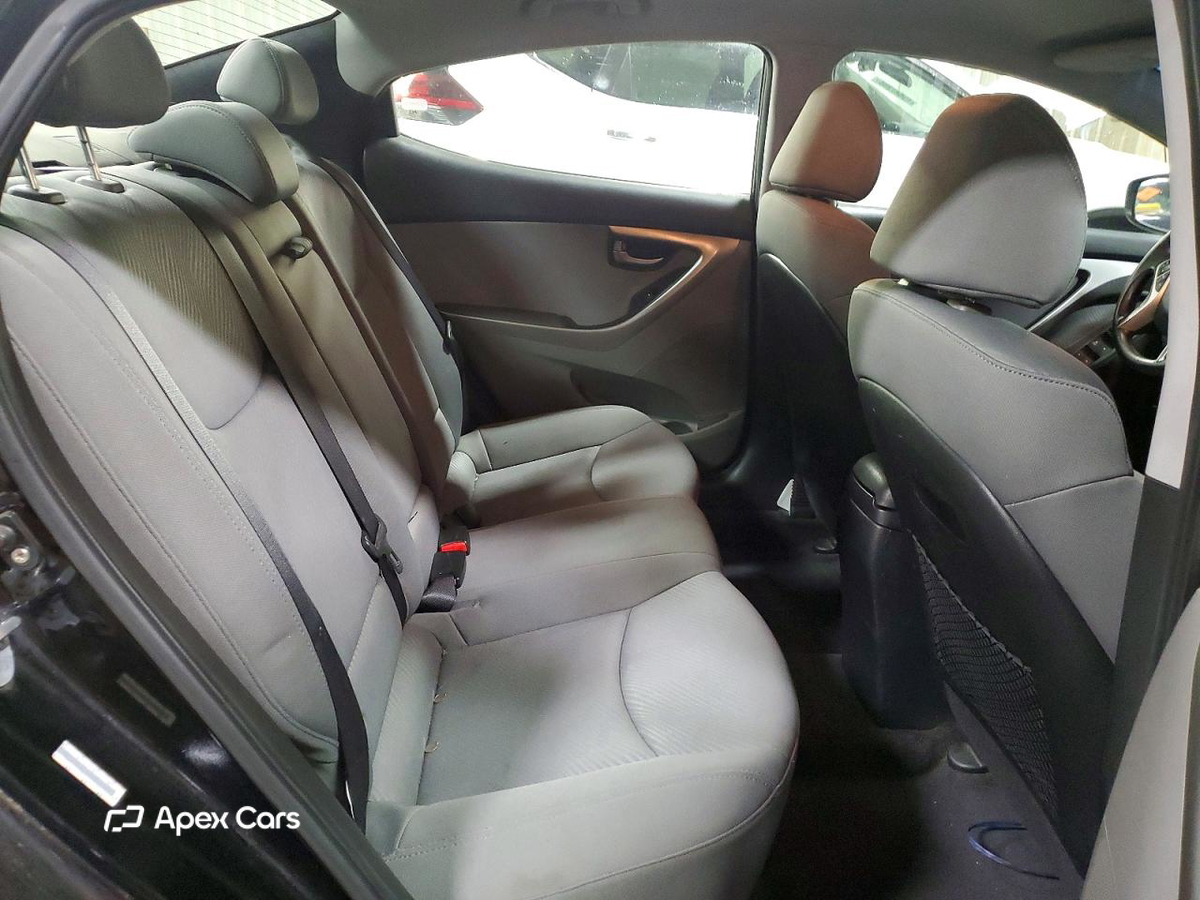 Hyundai Elantra 2012