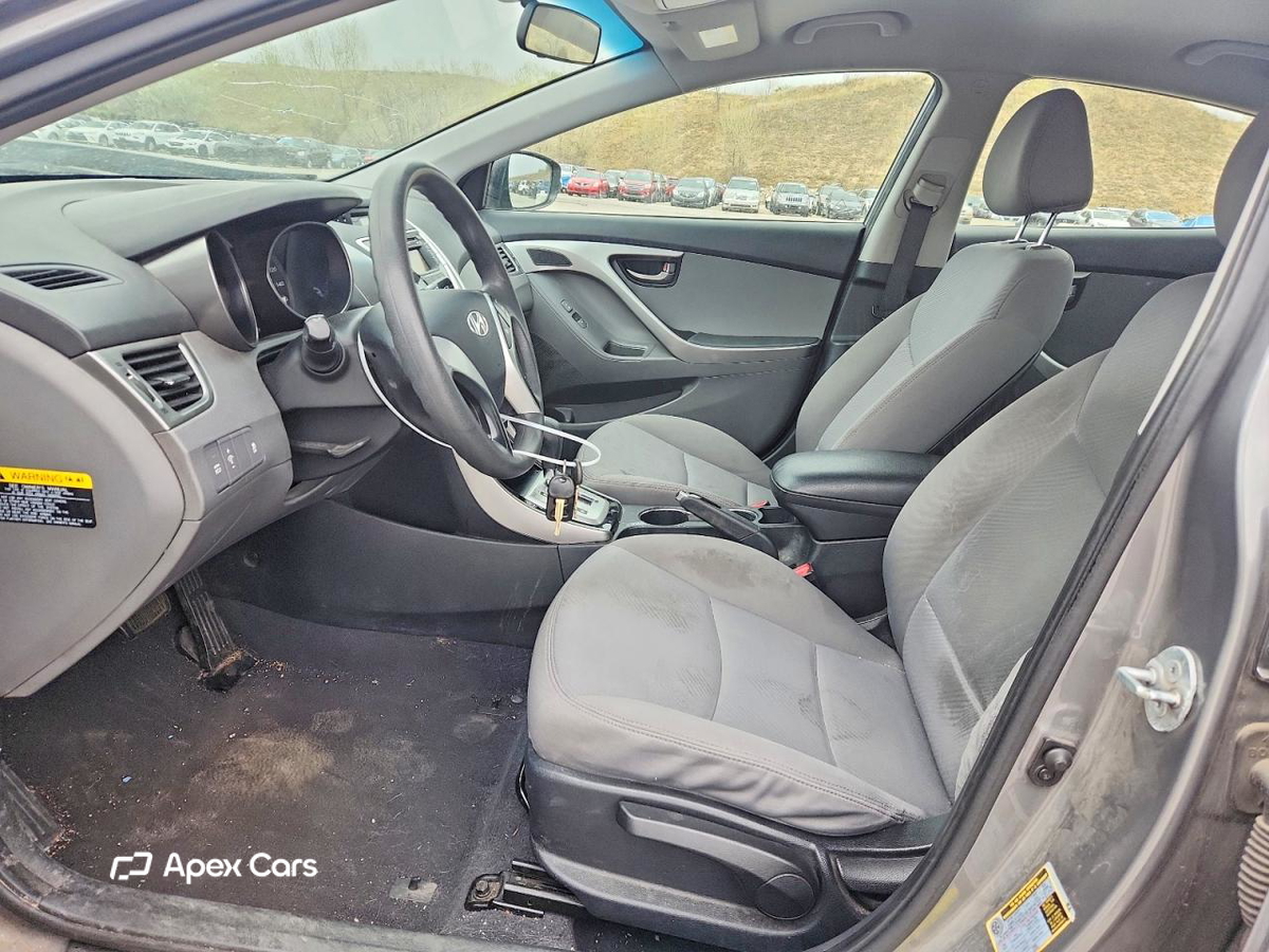 Hyundai Elantra 2012
