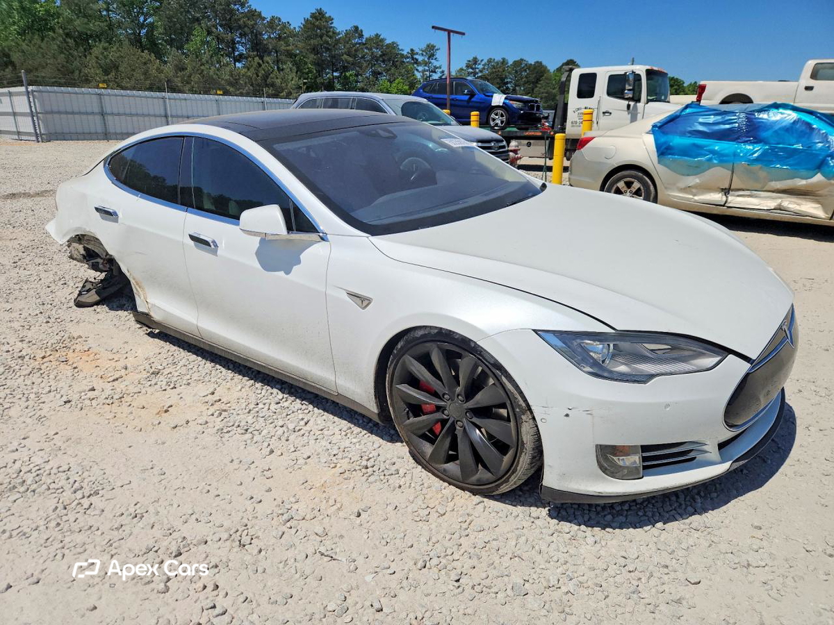 Tesla Model S 2015