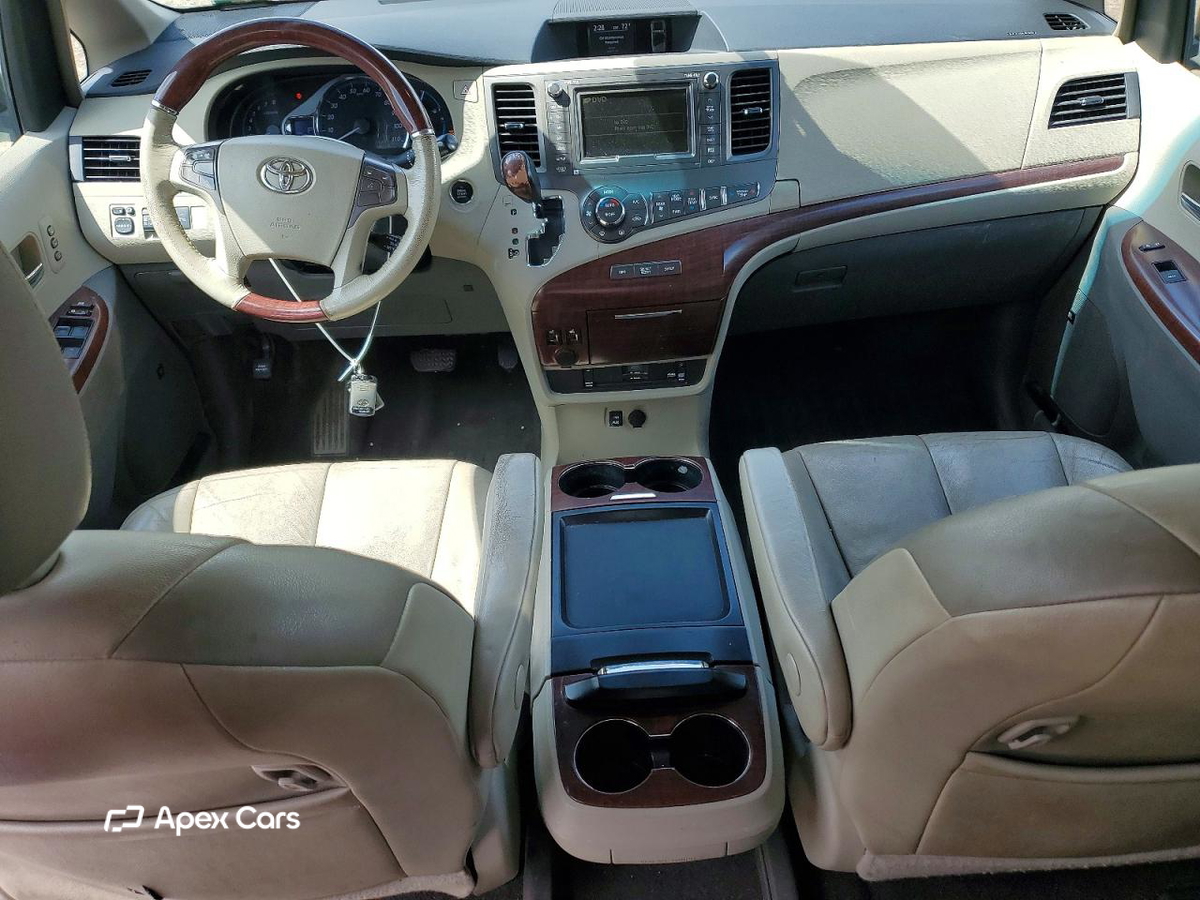 Toyota Sienna 2011