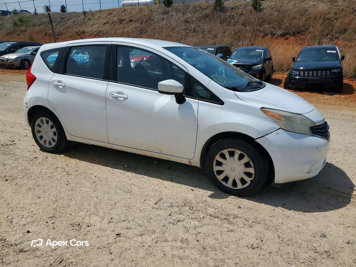 Nissan Versa 2015