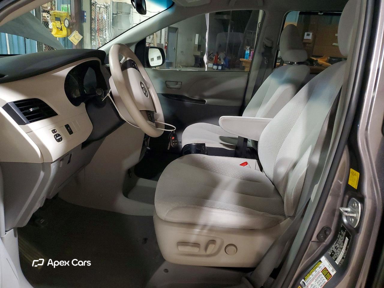 Toyota Sienna 2011