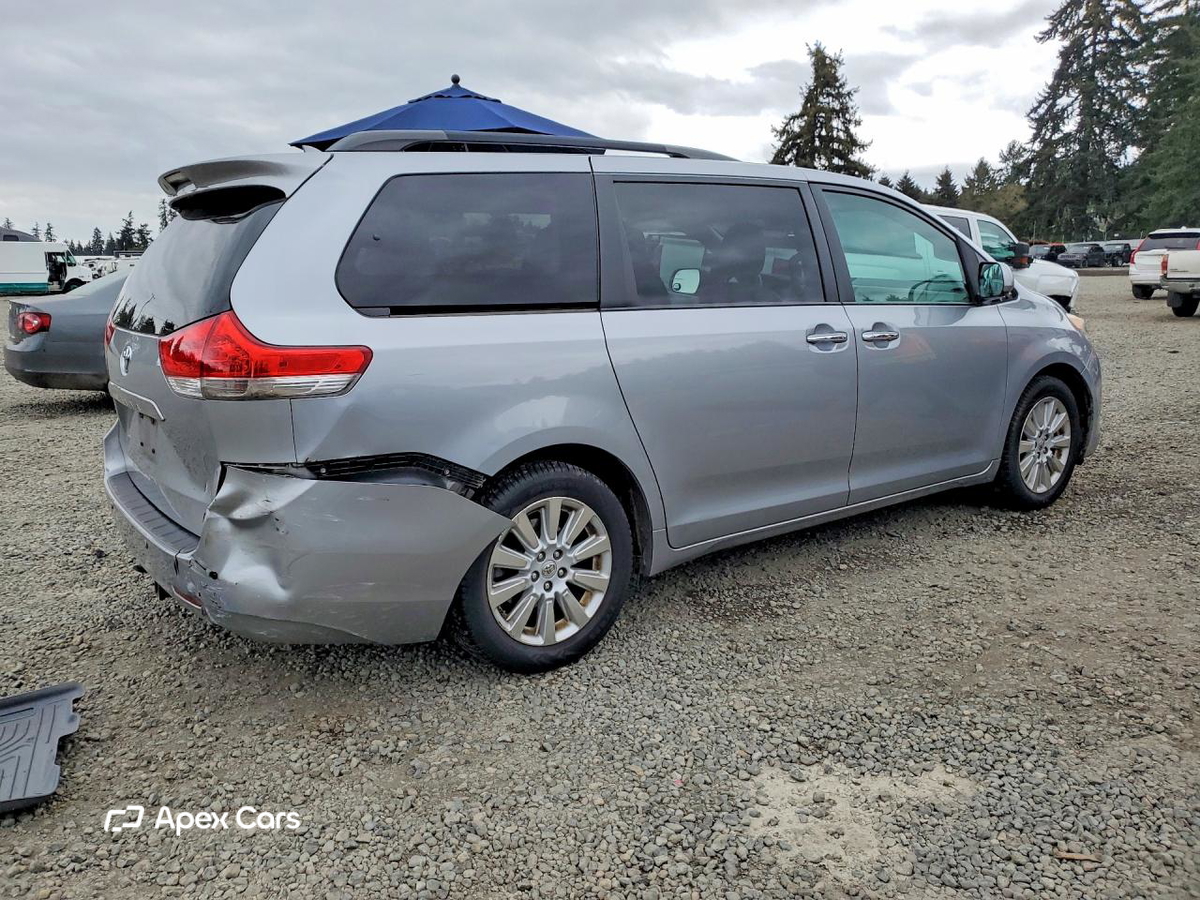 Toyota Sienna 2013