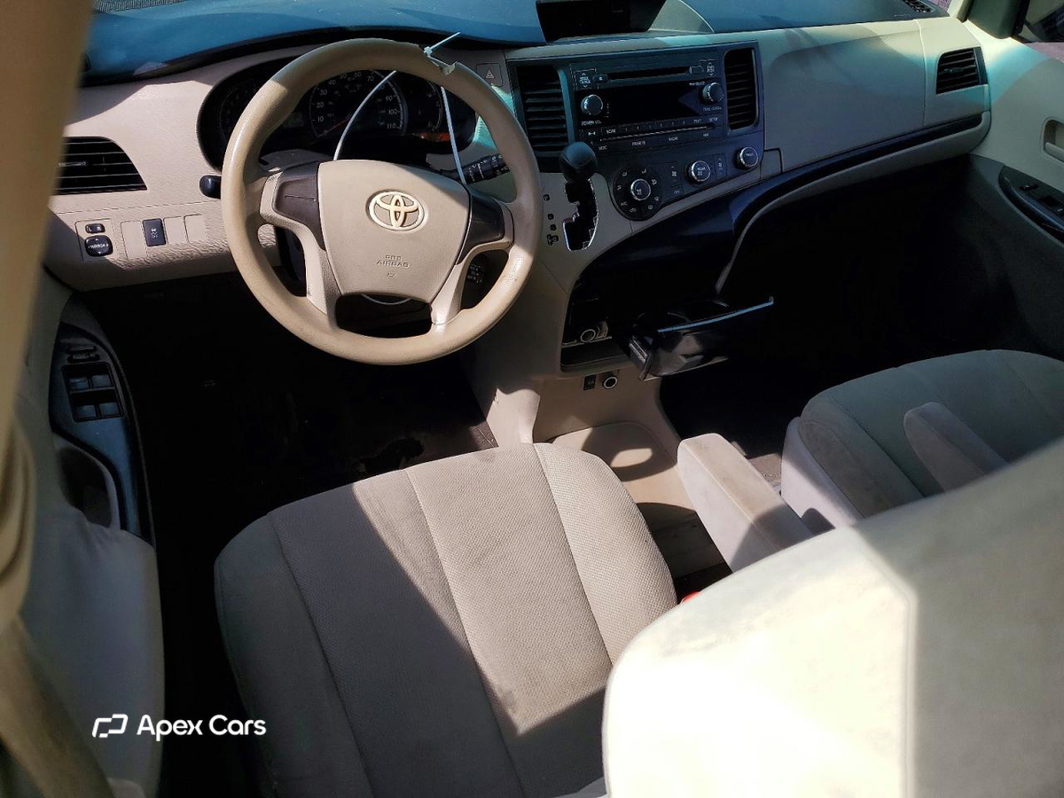 Toyota Sienna 2011