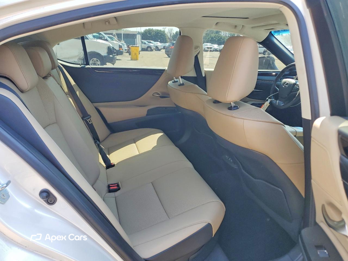 Lexus ES 2021