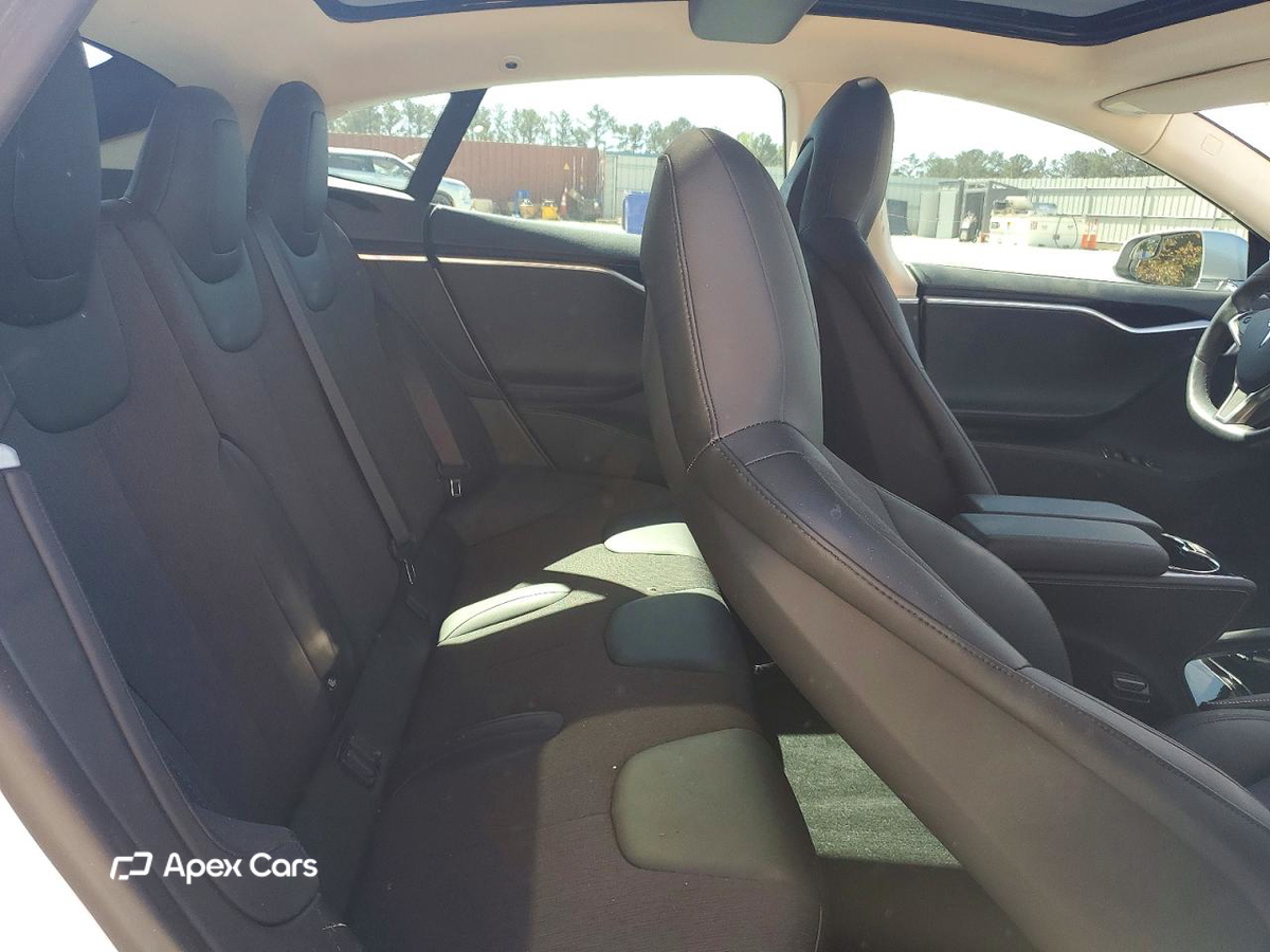 Tesla Model S 2015