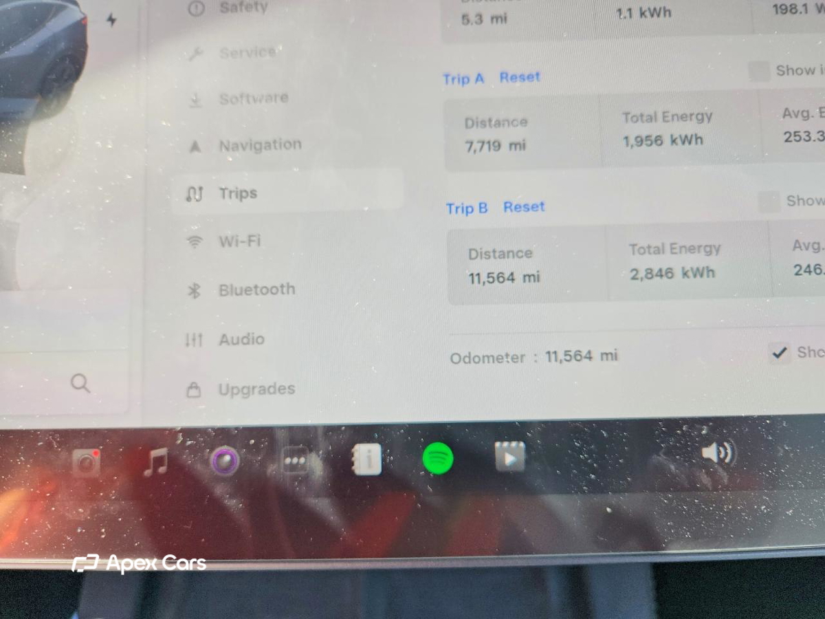 Tesla Model Y 2025