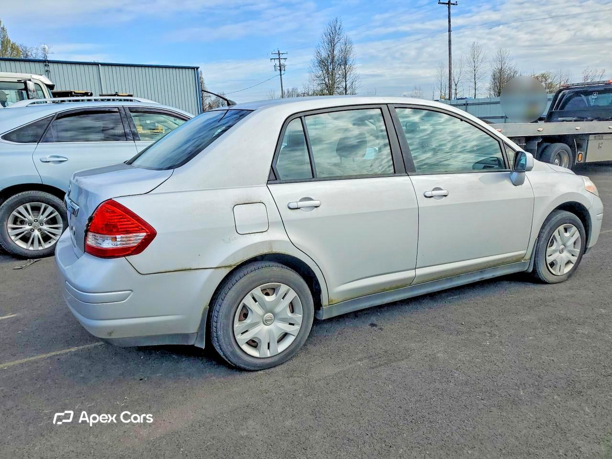 Nissan Versa 2011